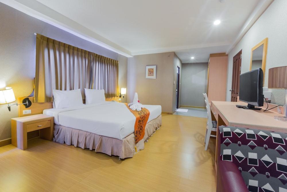 Three Seasons Bangkok Hotel Exterior photo