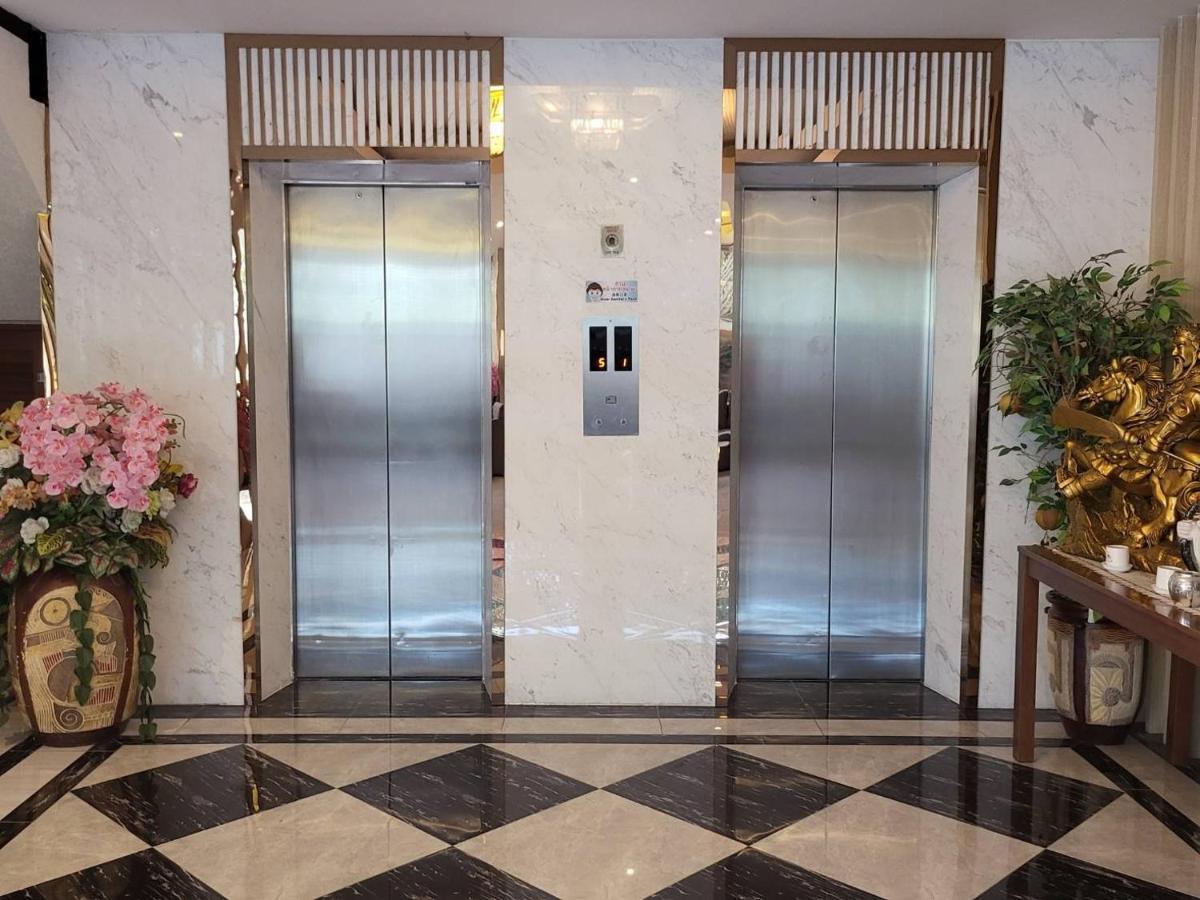 Three Seasons Bangkok Hotel Exterior photo
