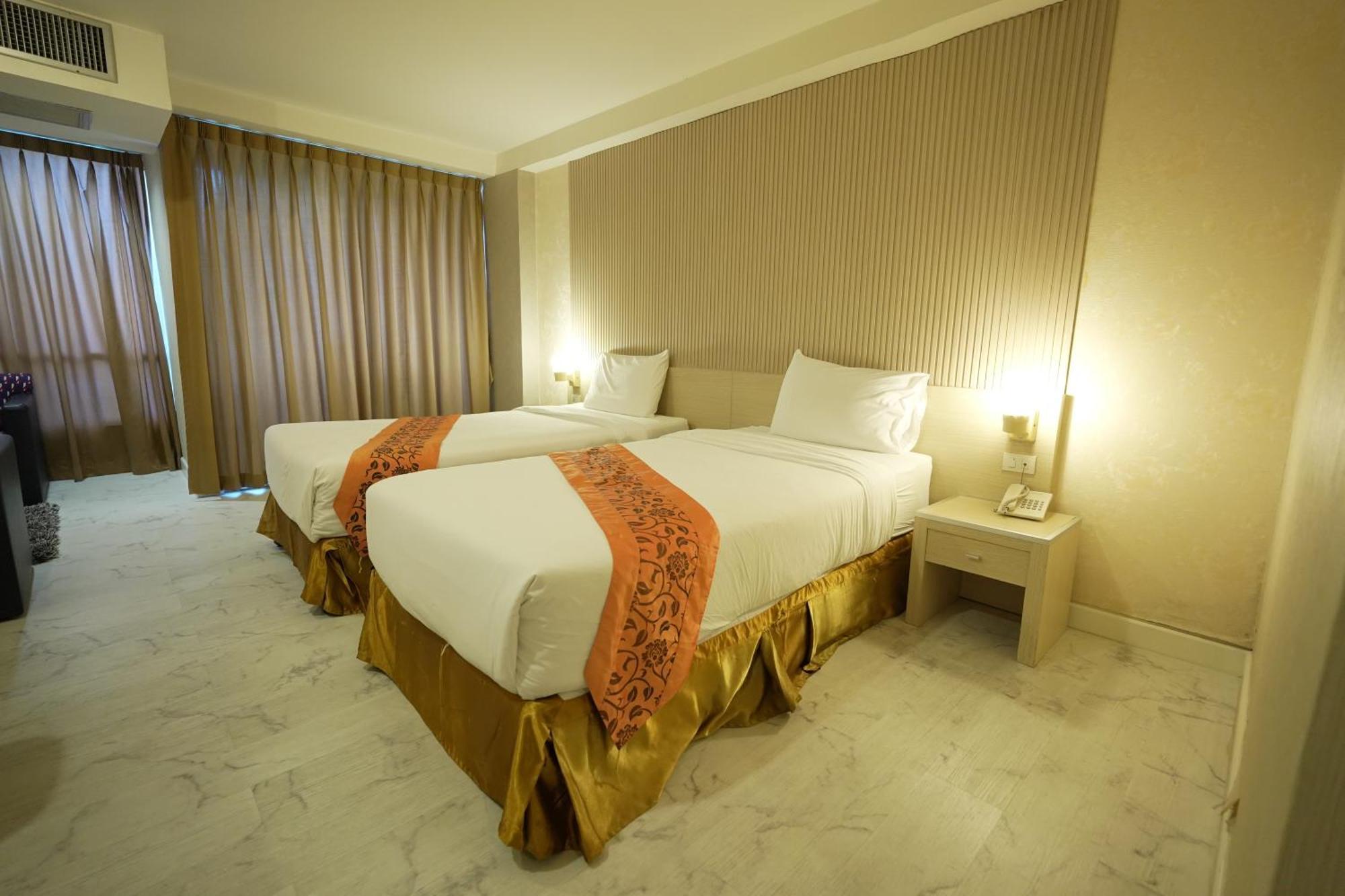 Three Seasons Bangkok Hotel Exterior photo