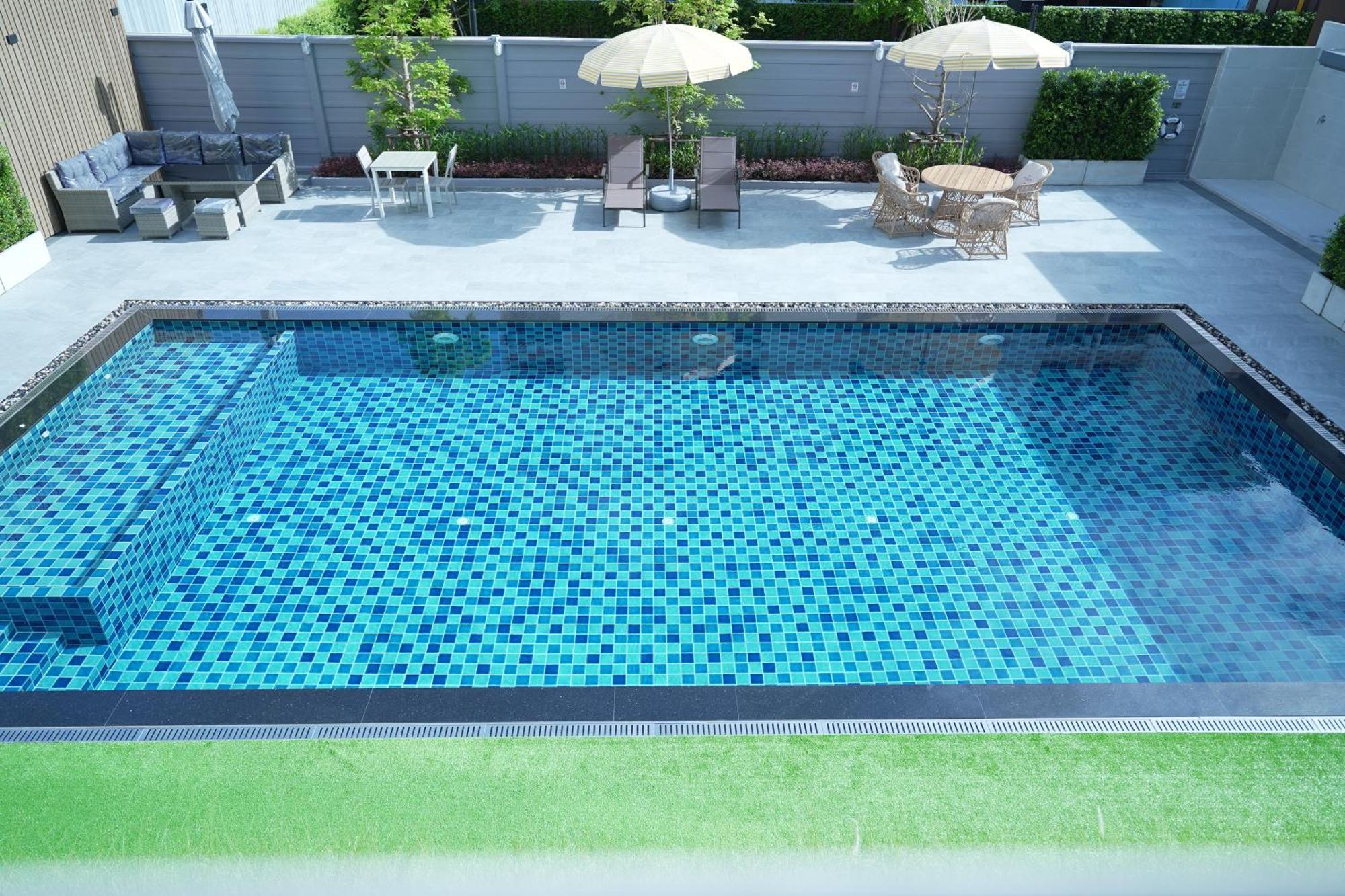 Three Seasons Bangkok Hotel Exterior photo
