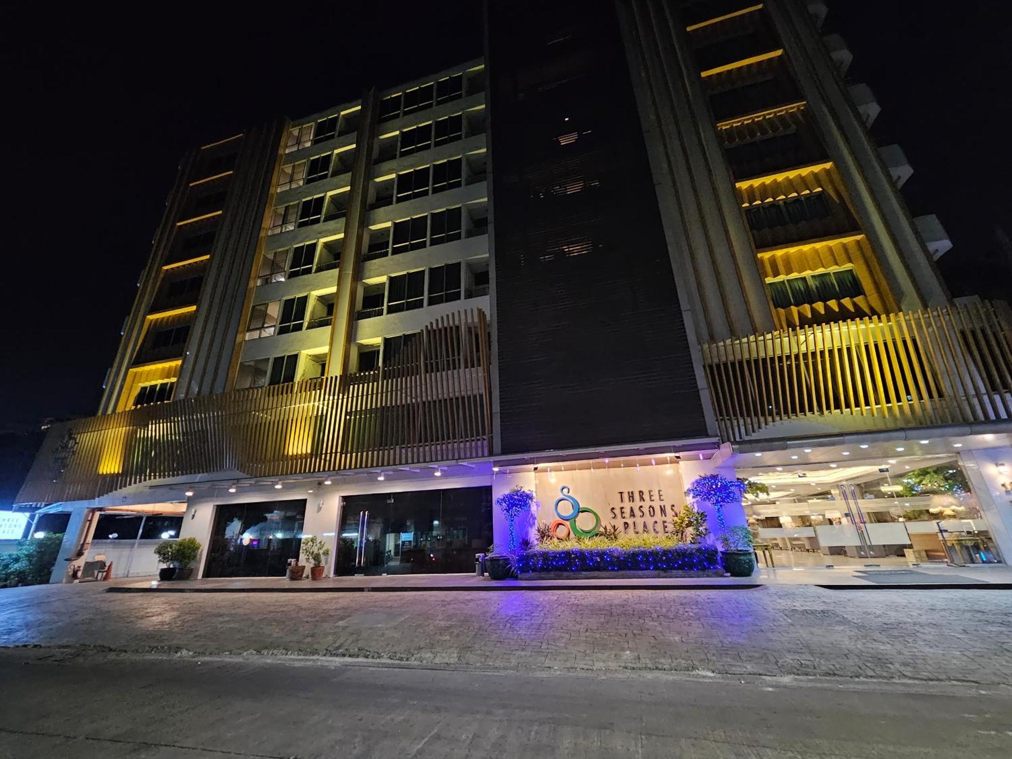 Three Seasons Bangkok Hotel Exterior photo