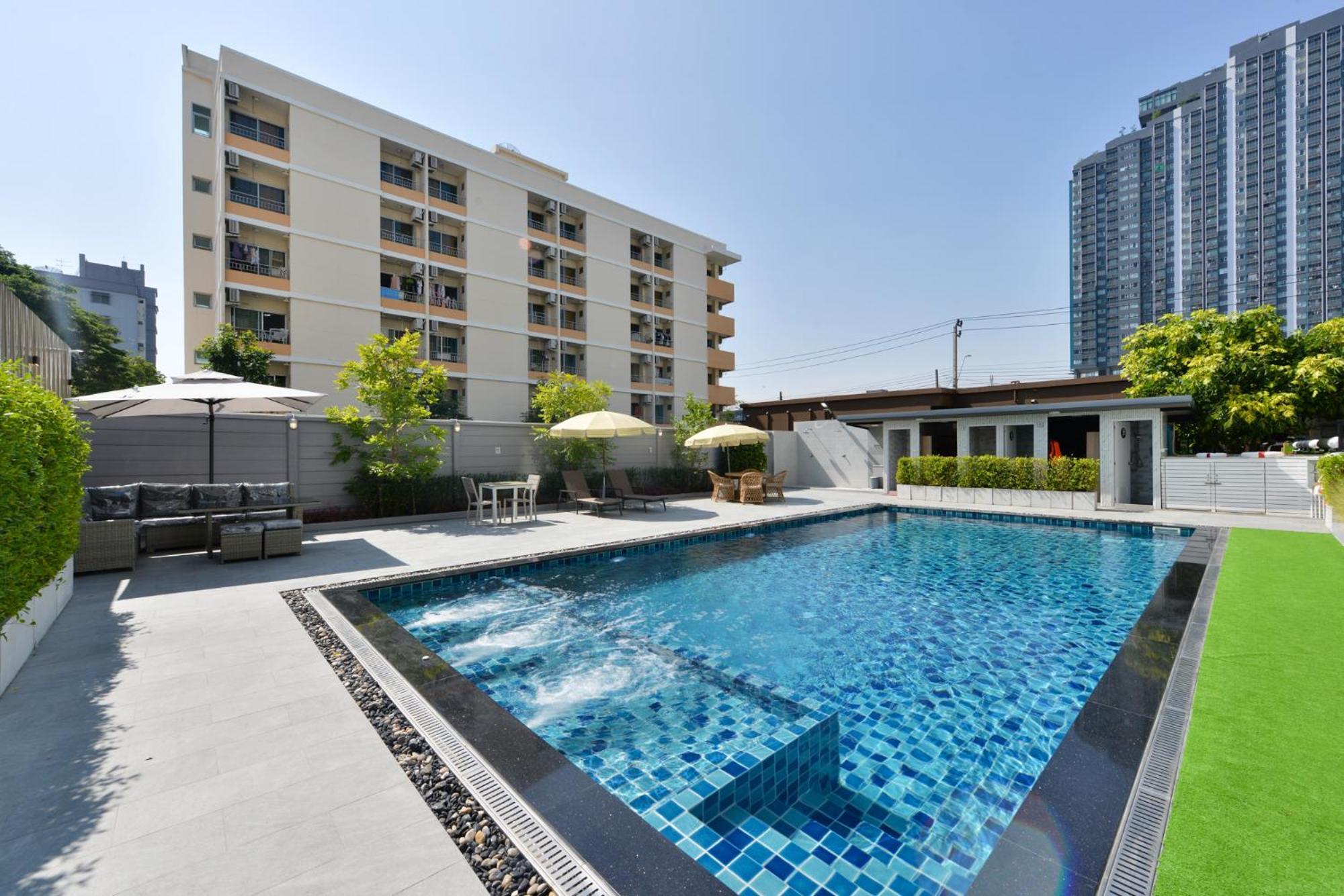 Three Seasons Bangkok Hotel Exterior photo