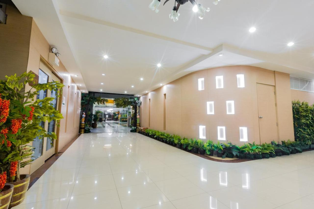 Three Seasons Bangkok Hotel Exterior photo
