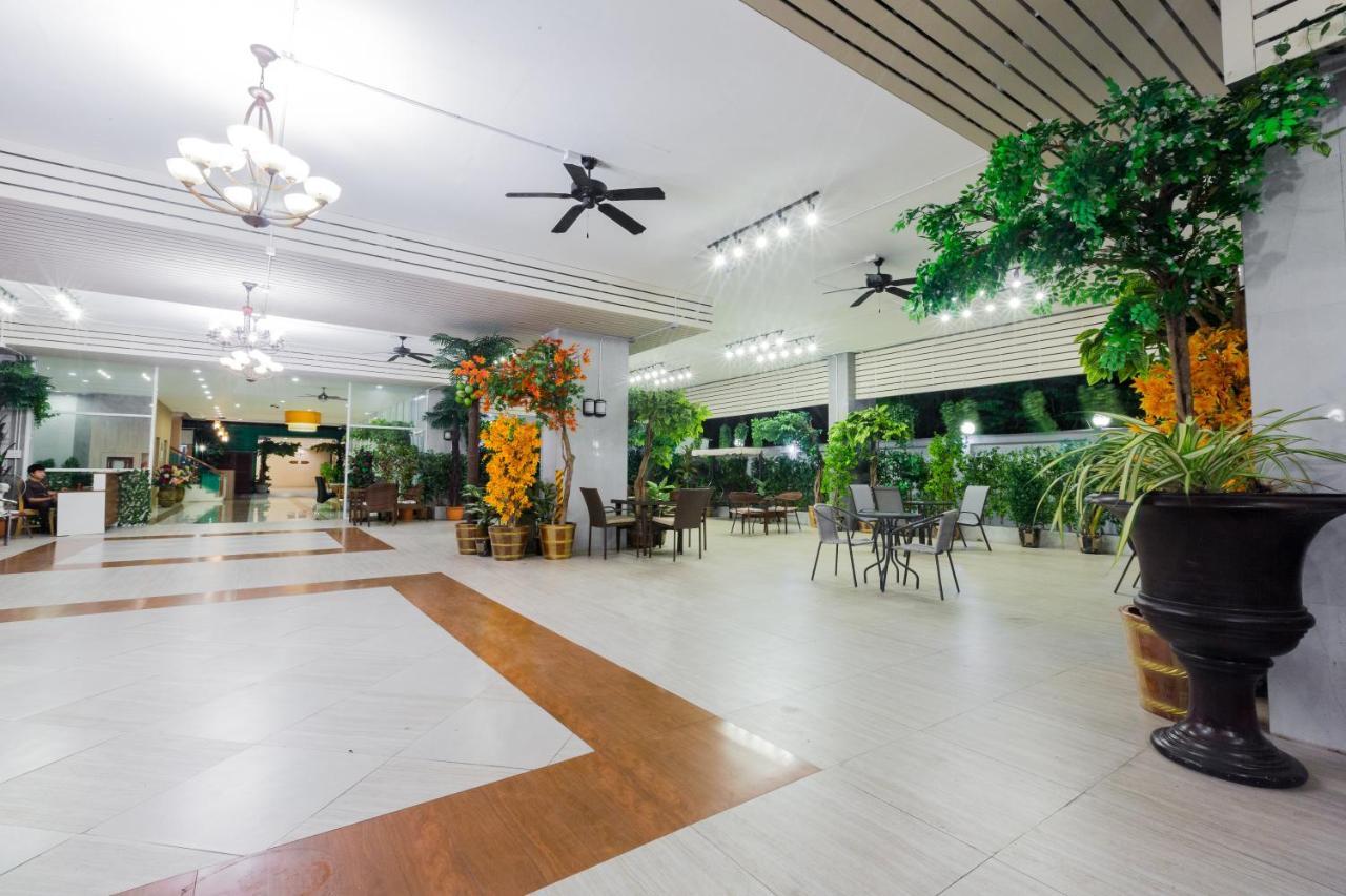 Three Seasons Bangkok Hotel Exterior photo